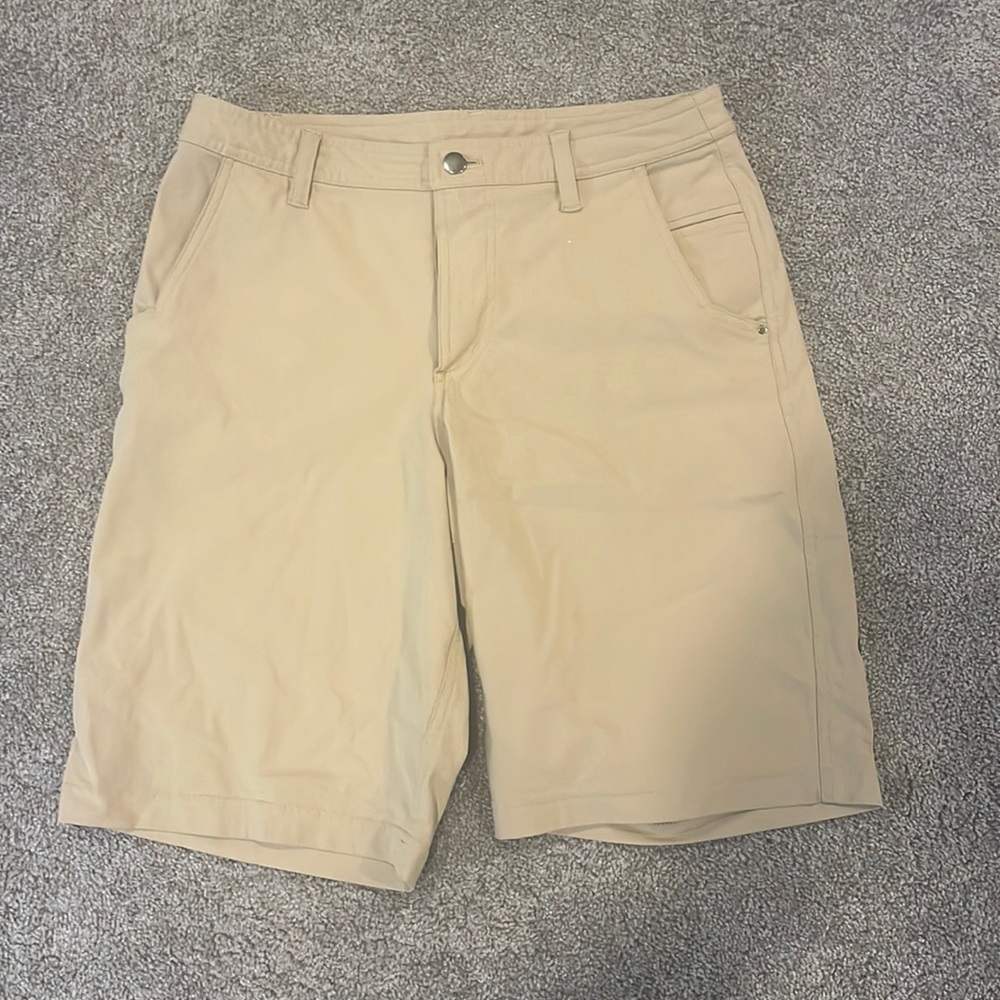Lululemon khaki COMMISSION SHORT RELAXED *WARPSTREME 11"